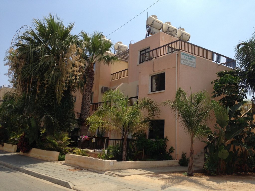 Constantaras Apartments — фото 1