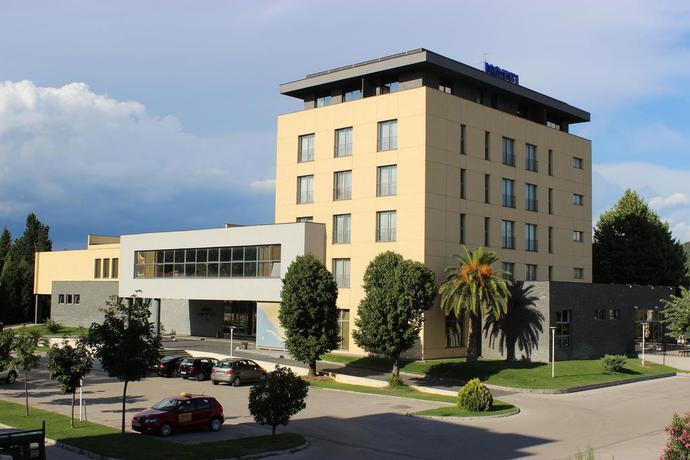 Алсанджак: Lapta Holiday Club