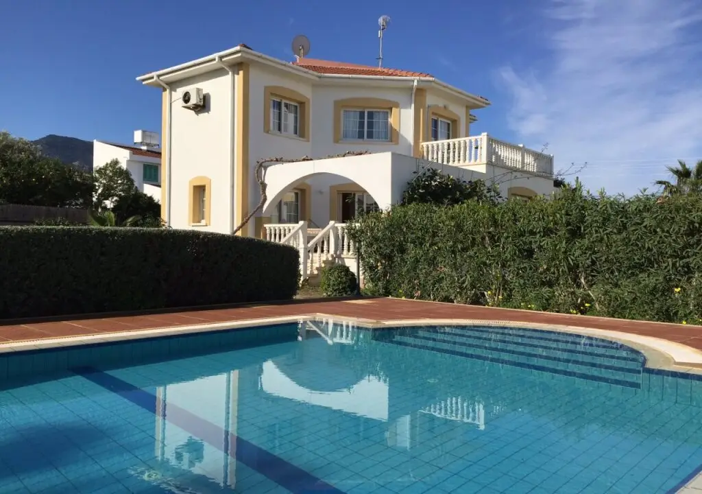 Алсанджак: The Villa Club