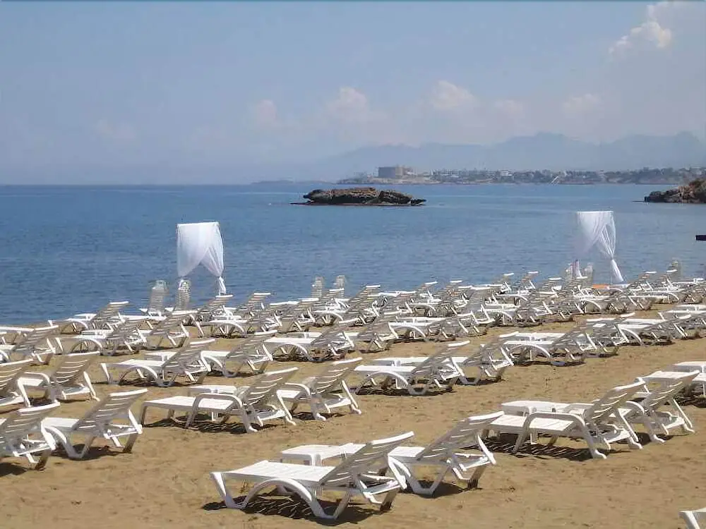 Кирения: Mosquito Beach Club