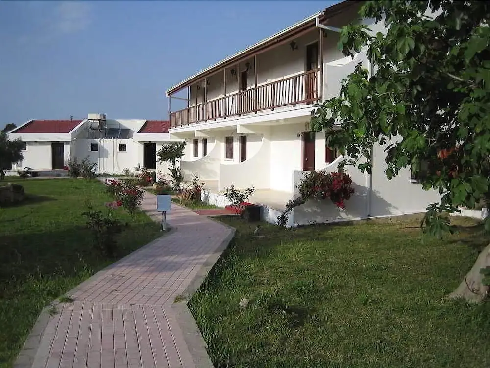 Кирения: Mosquito Beach Club