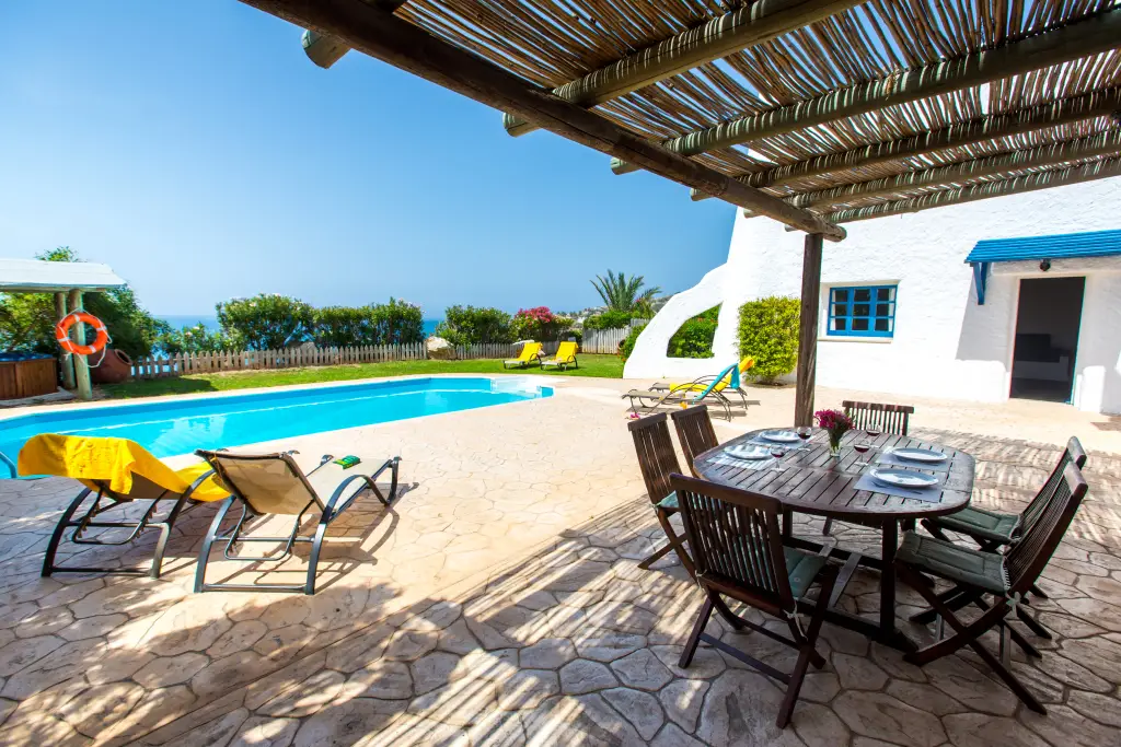 Помос: Villa Clarissa & Carmel’s View