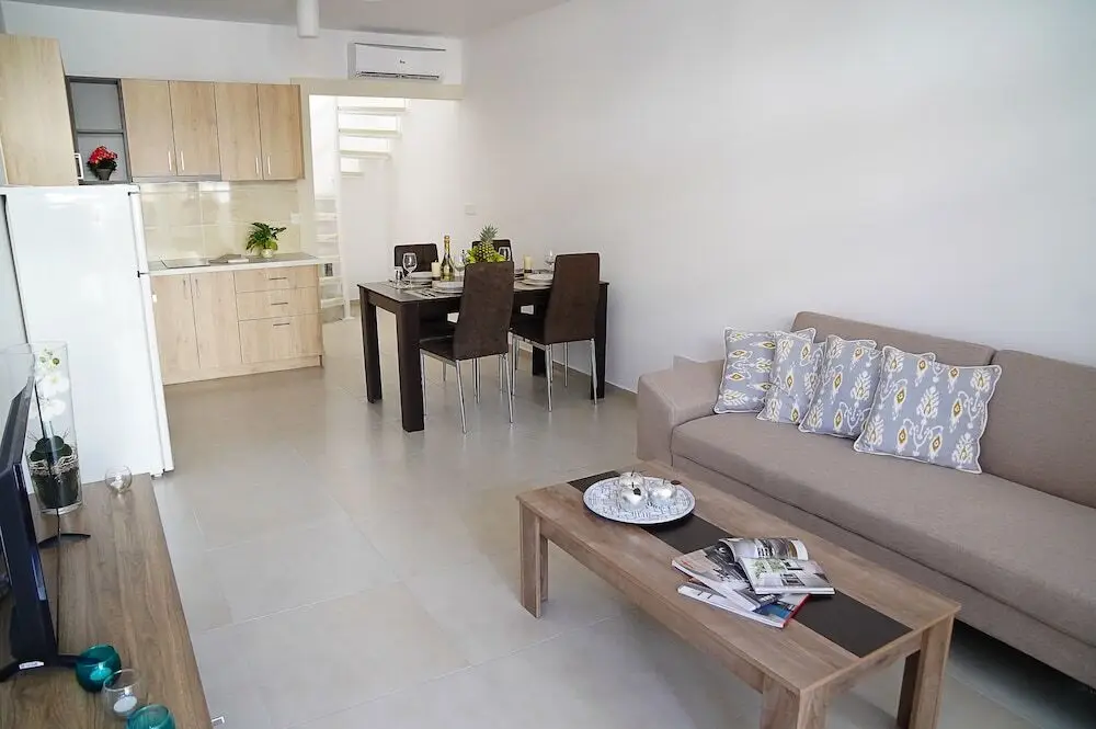 Гермасойя: 2 BD Maisonette Galatex