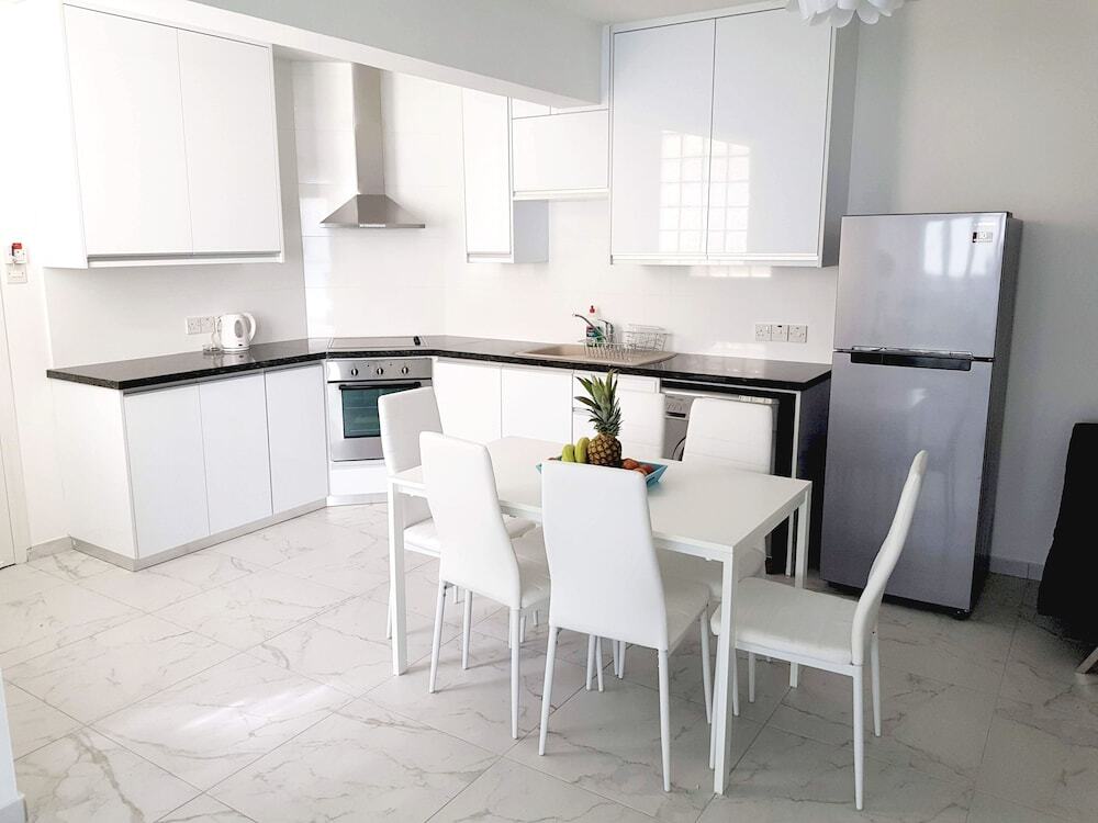 Ларнака: Seaside Apartment in Heard of Larnaca