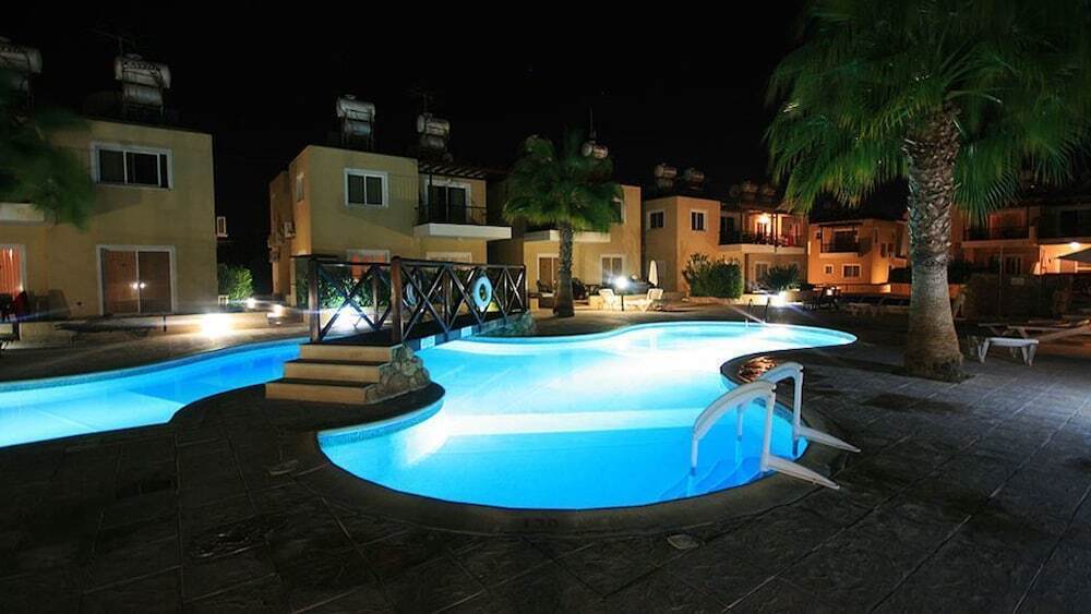 Пафос: Sirena Sunrise Prestige Apartments