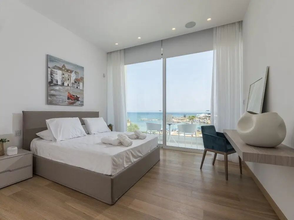Протарас: Blue Waves Protaras Beachfront Villa 3