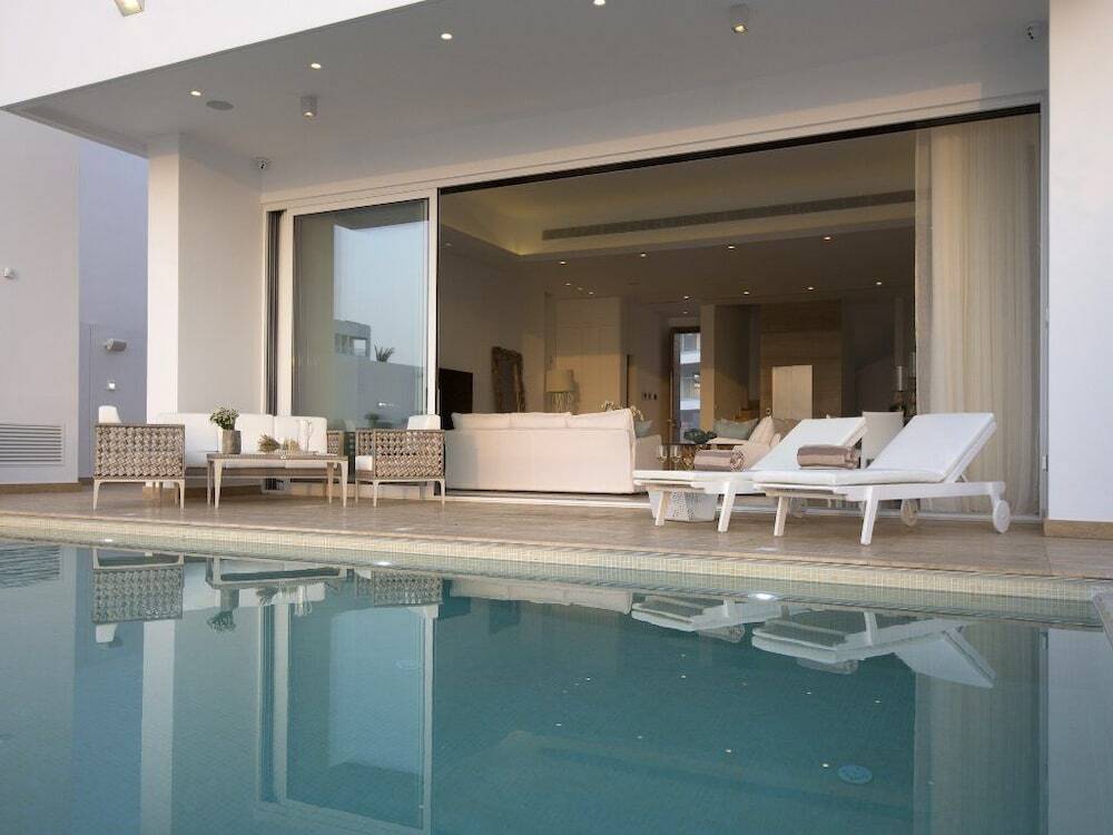 Протарас: Blue Waves Protaras Beachfront Villa 3