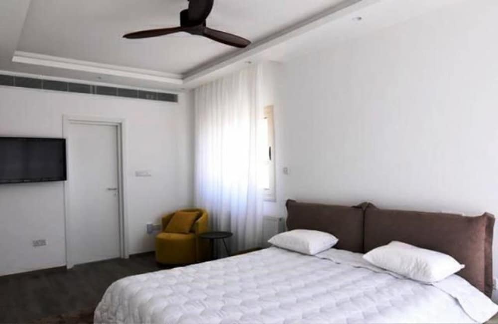 Агиос Тихонас: Villa Rossos