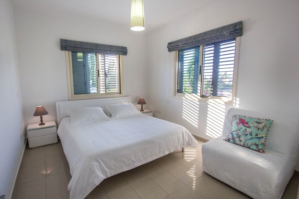 Перволия: Nirvana Seaside Villa