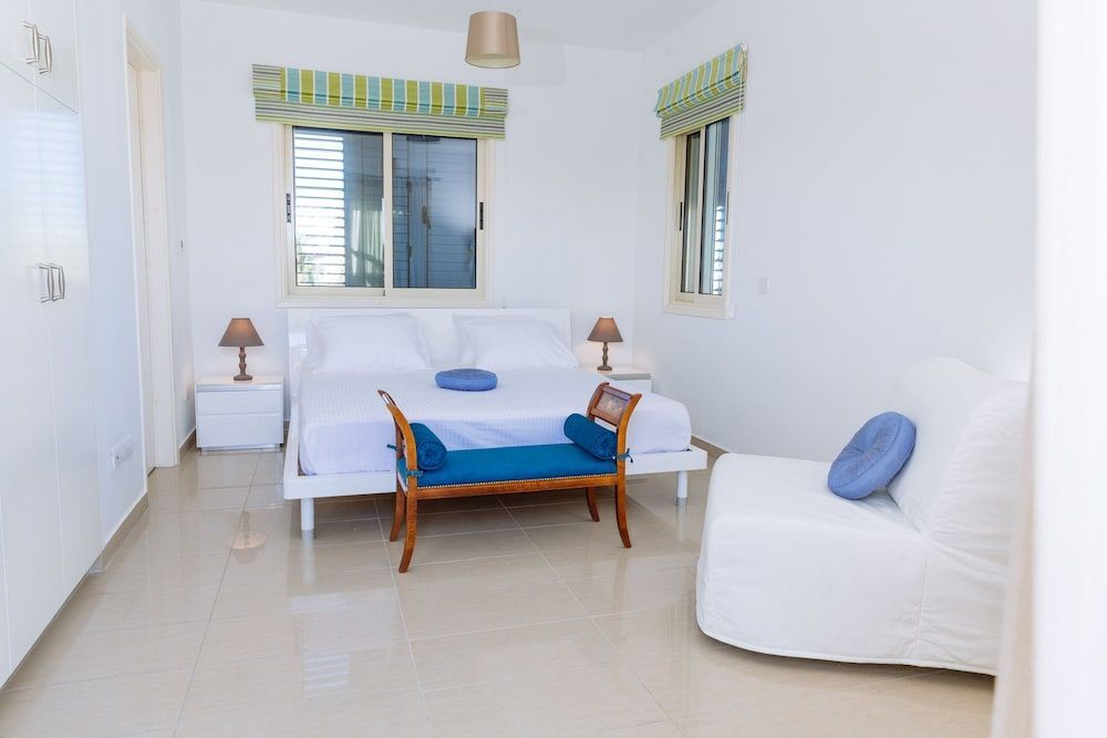 Перволия: Nirvana Seaside Villa