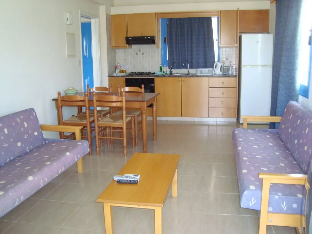 Нео Хорио: Socrates Apartments