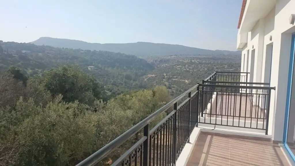 Нео Хорио: Socrates Apartments