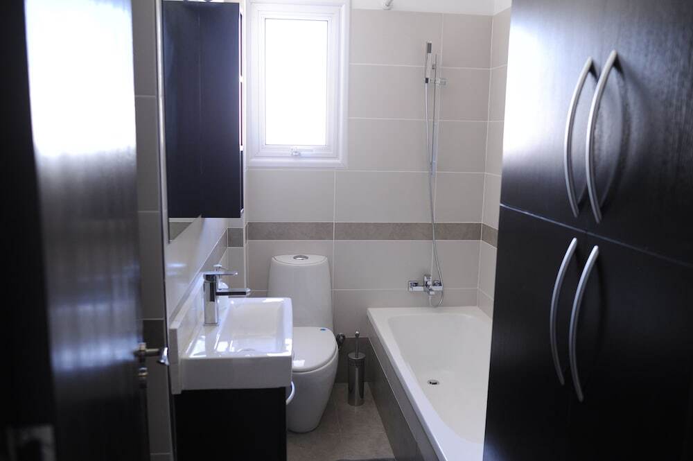 Кити: Kiti Deluxe Apartments