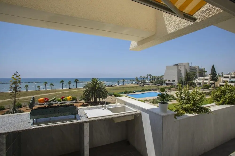 Ларнака: Lordos Sunshore Beachfront Suite