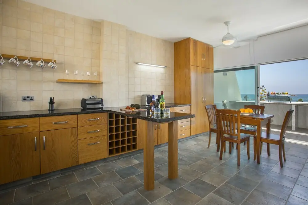 Ларнака: Lordos Sunshore Beachfront Suite