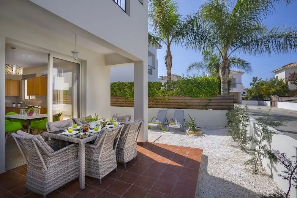 Перволия: Faros Villa Shamrock