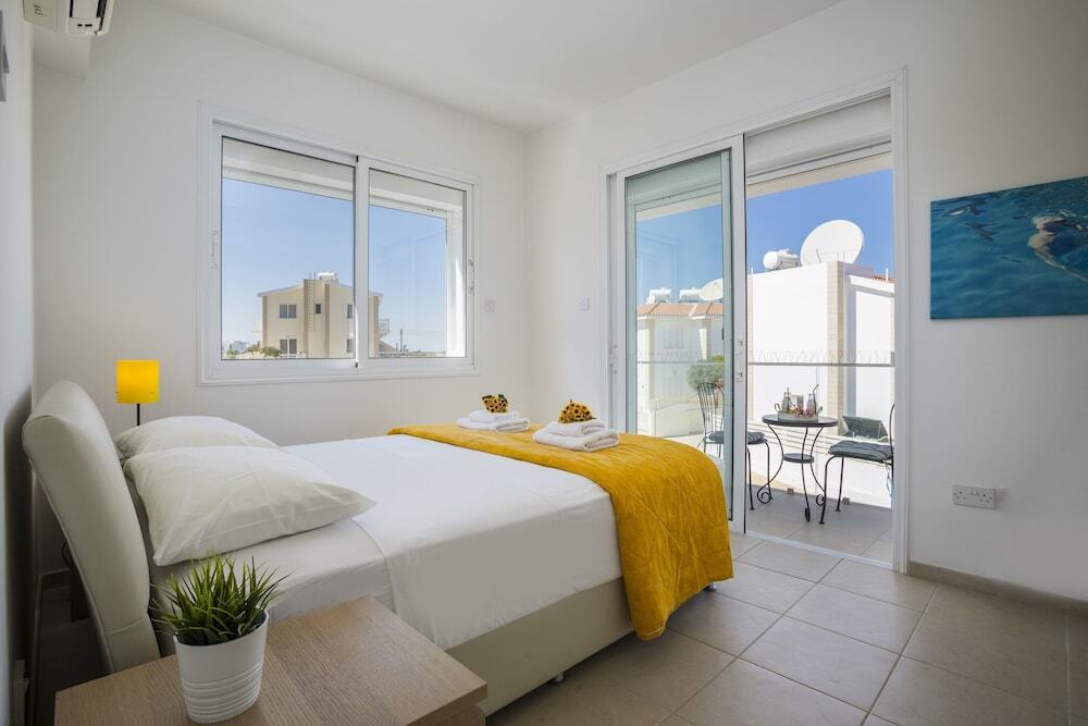 Паралимни: Protaras Villa Sandy Toes