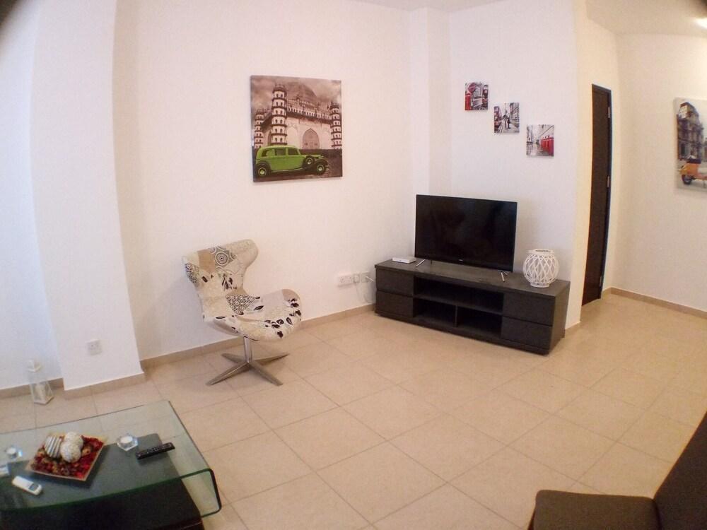 Гермасойя: 3 Bed Apartment on the Beach