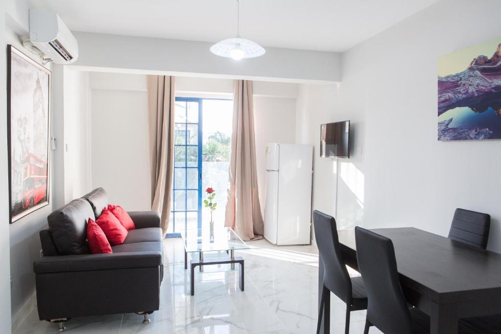Ларнака: Must Stay - Evripidou Holiday Flats