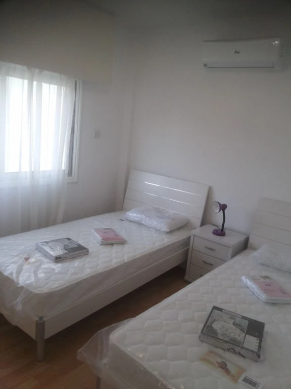 Агиос Тихонас: 3 Bedroom Apartment with Sea View