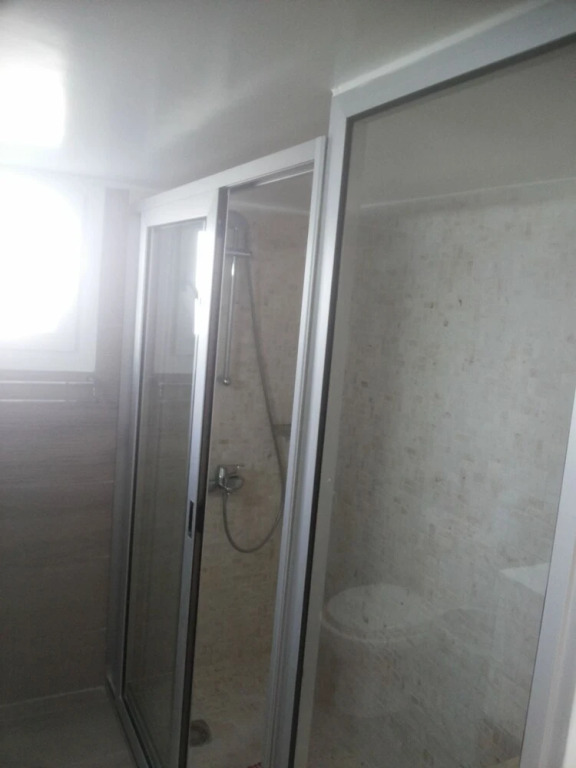 Агиос Тихонас: 3 Bedroom Apartment with Sea View