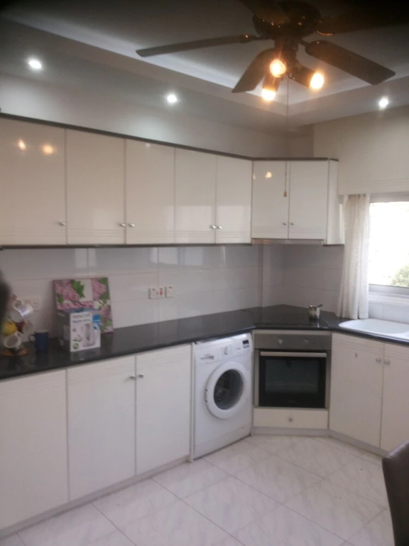 Агиос Тихонас: 3 Bedroom Apartment with Sea View