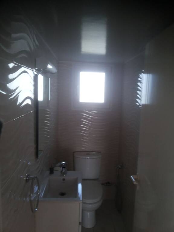 Агиос Тихонас: 3 Bedroom Apartment with Sea View