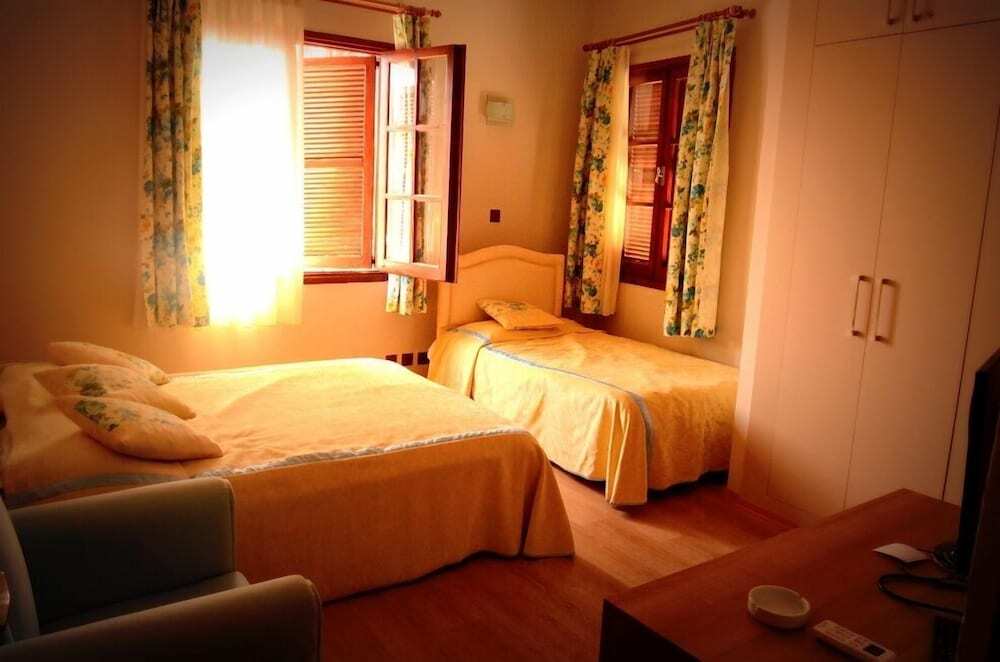 Кирения: Breeze Flora Hotel