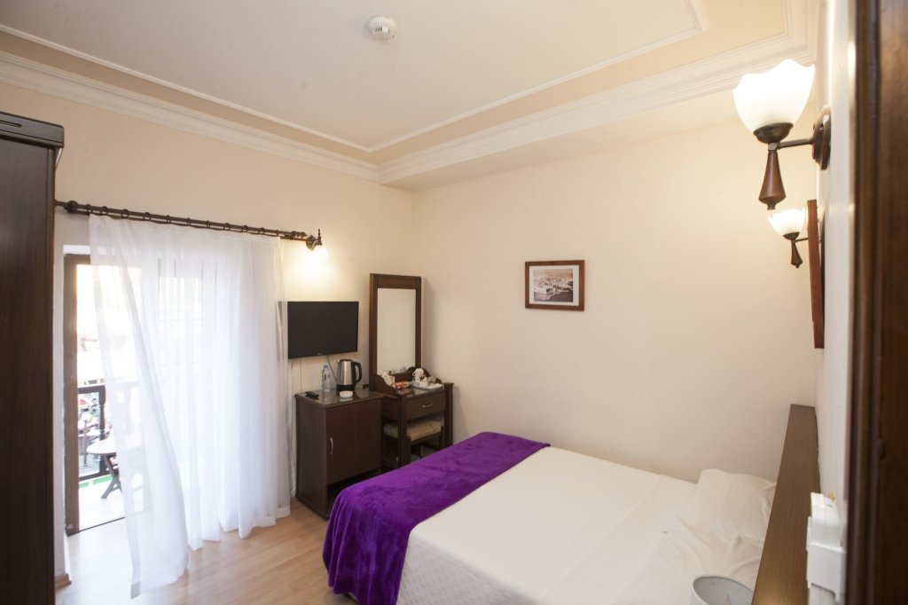 Кирения: White Pearl Hotel