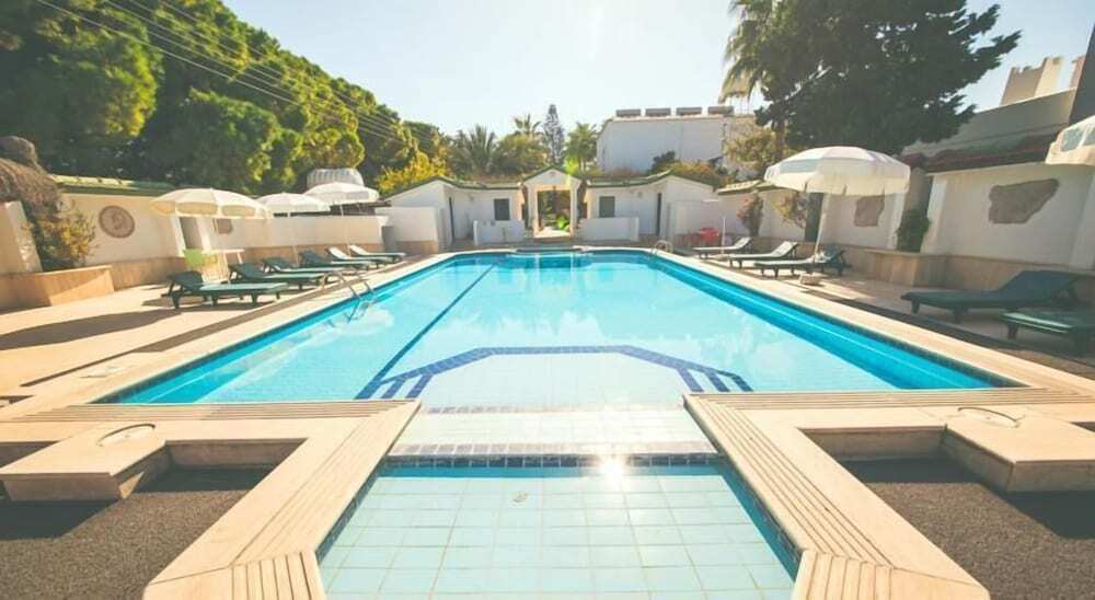 Каршияка: Red Point Holiday Village
