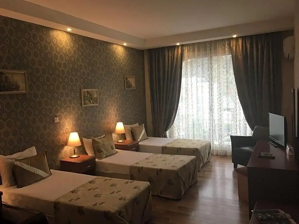 Кирения: Life Hotel