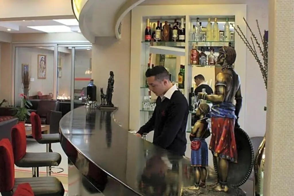 Кирения: Life Hotel