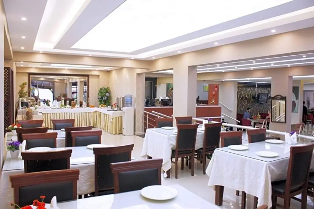 Кирения: Life Hotel