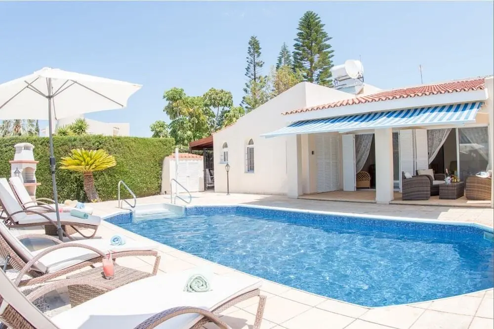 Пейя: Bungalow Casa Bella