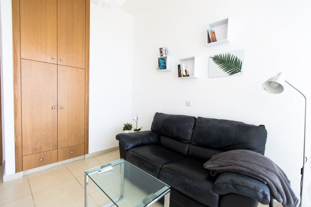 Ларнака: Finikoudes Seaview Beach Apartment