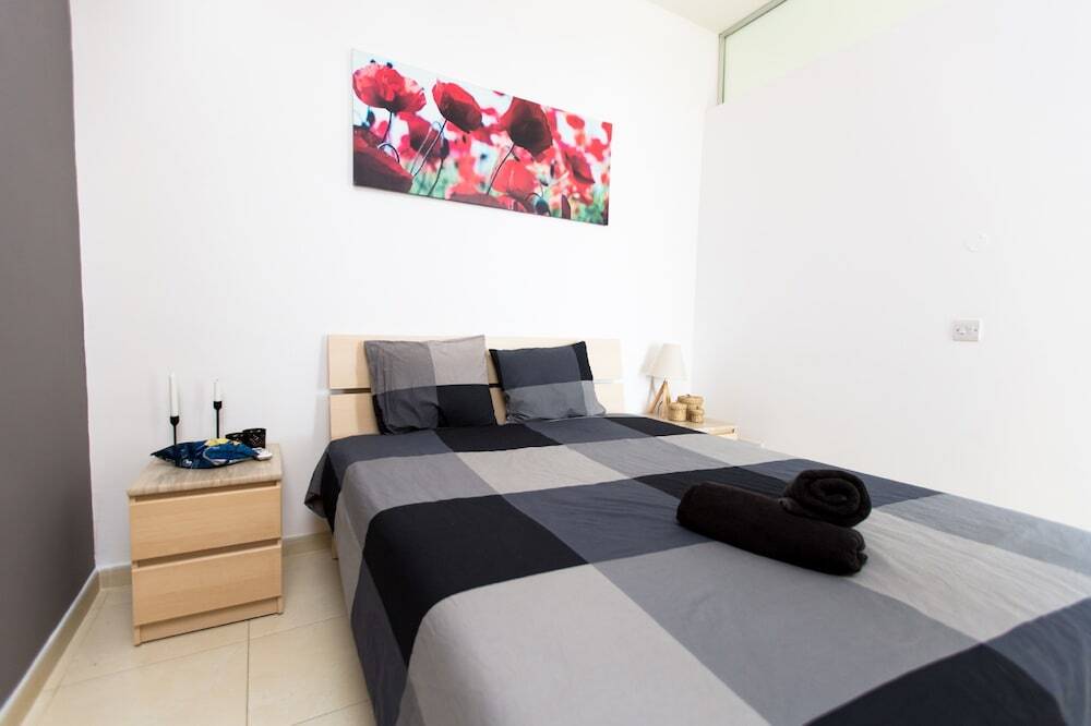 Ларнака: Finikoudes Seaview Beach Apartment