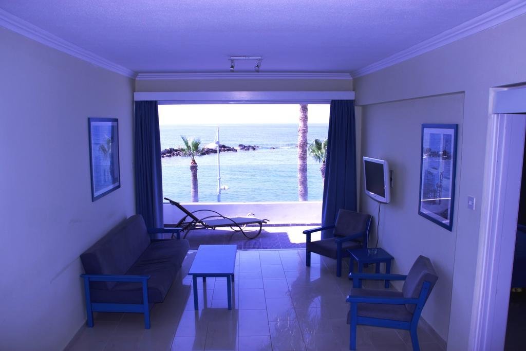 Paphinia Seaview Apartments — фото 1