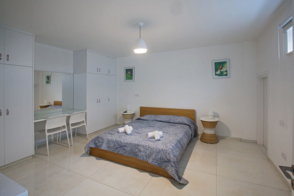Celebrity Villa Hollyoaks 4 — фото 1