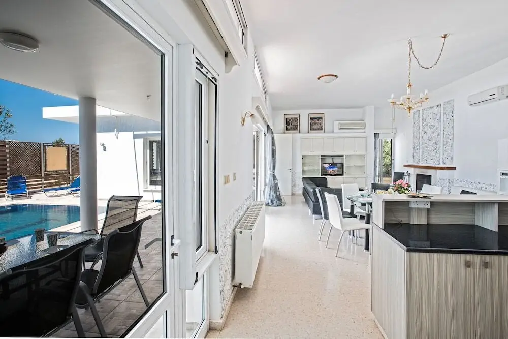 Айя-Напа: Celebrity Villa Jamie Laing