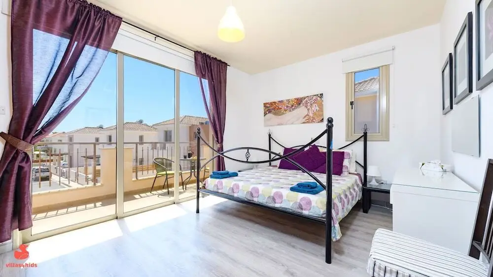 Паралимни: Villa Olivia