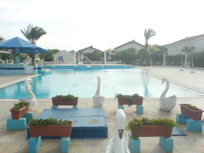 Трикомо (Искеле): Long Beach Hotel and Villas
