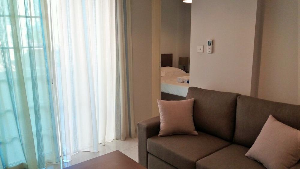 Ларнака: 304 Frixos Roula Court