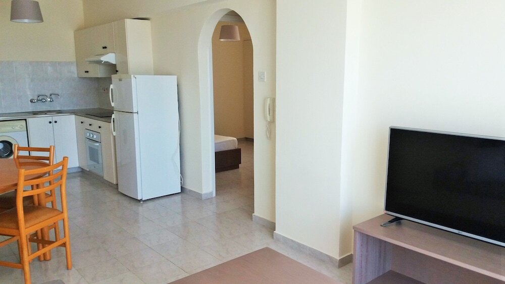 Ларнака: 401 Dhalia Court
