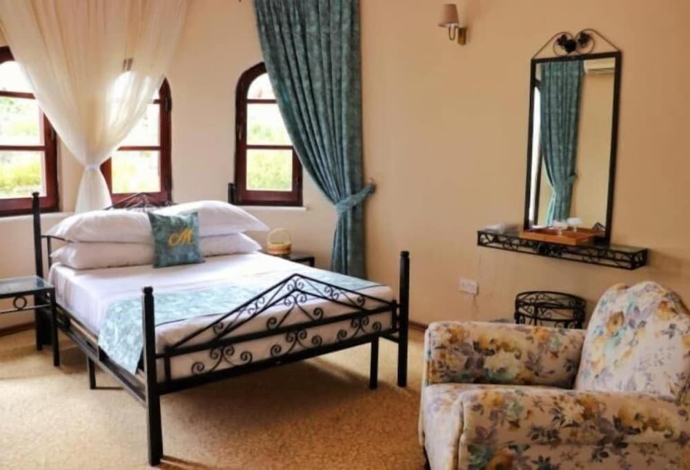 Клепини: Meryem's Hotel