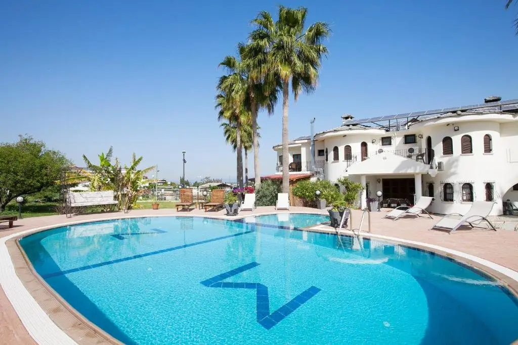 Клепини: Meryem's Hotel