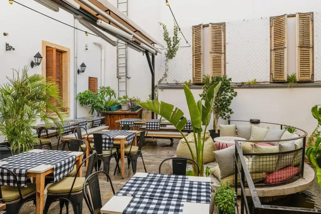 Никосия: Djumba Hotel & Cafe