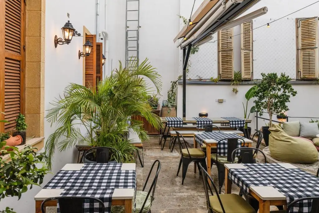 Никосия: Djumba Hotel & Cafe