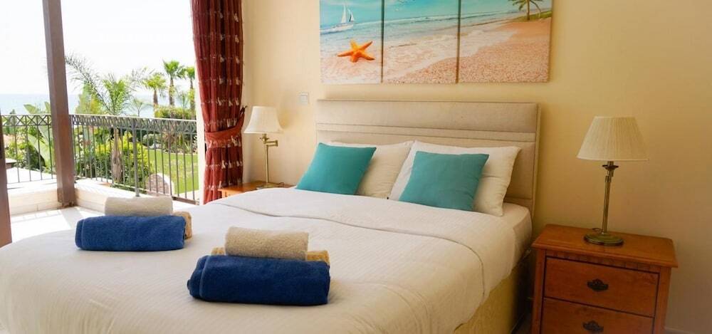 Айя-Напа: Sea Front Oceanus H2