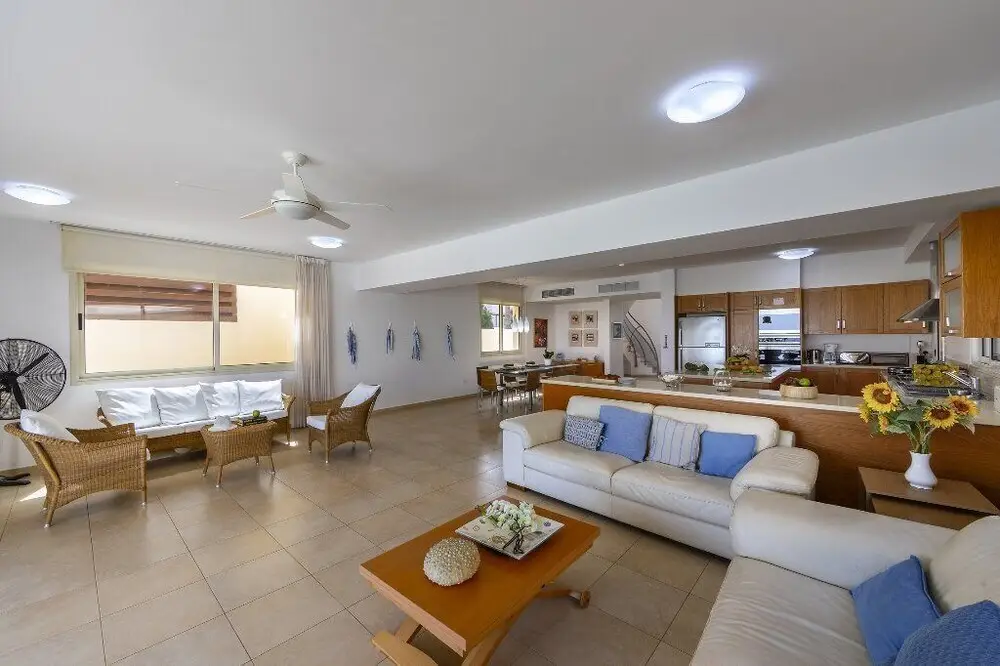Паралимни: Protaras Beachfront Villa Pietra