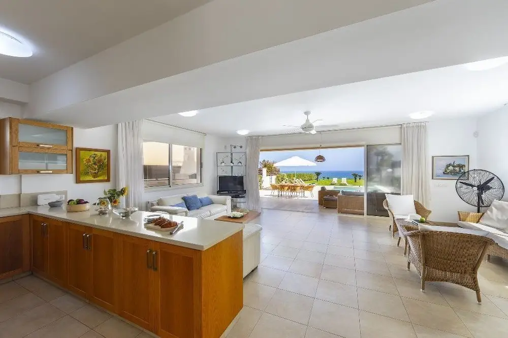 Паралимни: Protaras Beachfront Villa Pietra